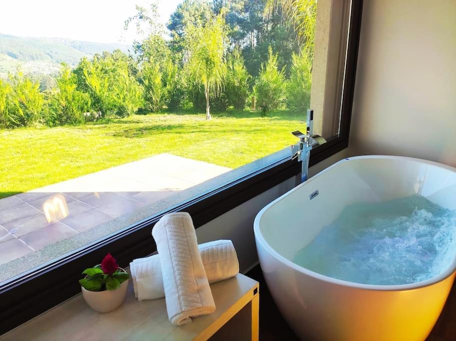Casa Nueva De Vigo Rural Mos Con Jacuzzi Y Chimenea Para Escapada Romantica Luaran gambar